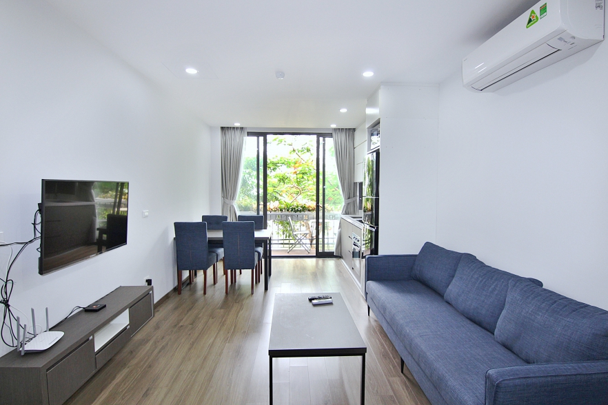 Lake view studio for rent in Trinh Cong Son walking street, Tay Ho